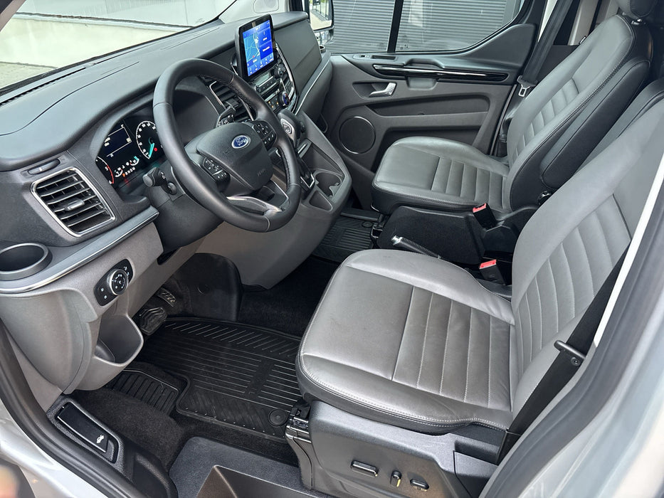 Ford Tourneo für 8 Personen
