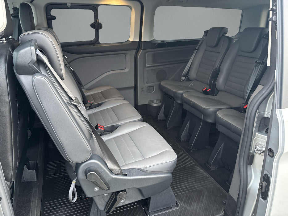 Ford Tourneo für 8 Personen